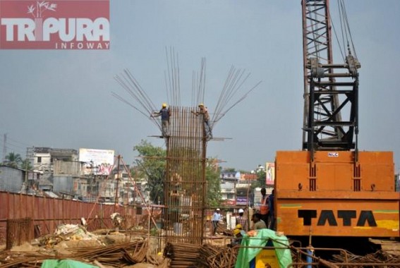 Flyover work resumes at Battala, pillaring underway Flyover work resumes at Battala, pillaring underway